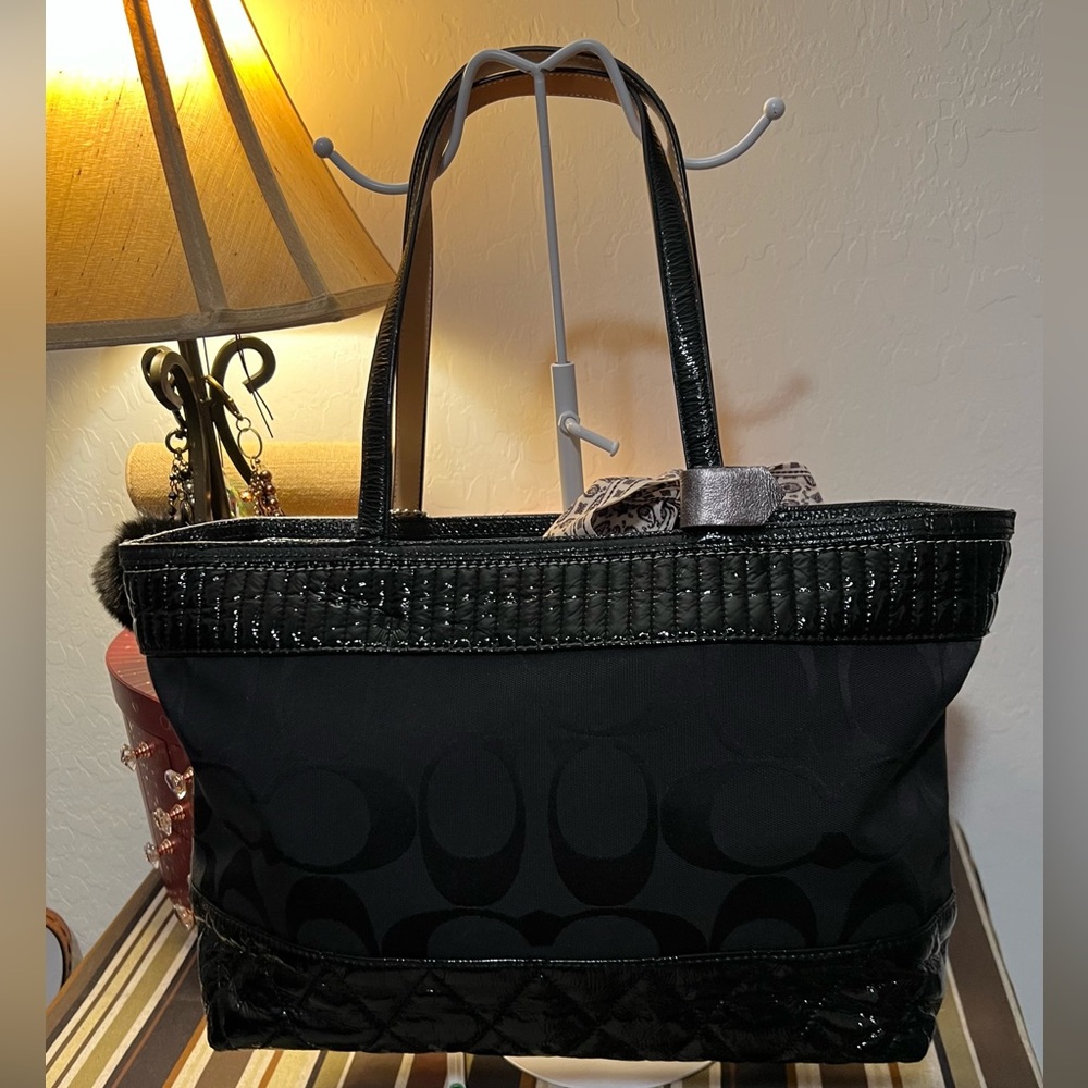 Coach 2011 POPPY Liquid Gloss Patent Leather Signature C Cloth Purse Tote - Picture 2 of 15